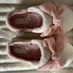 Altar'd State Woman’s Slippers with Pink Bows